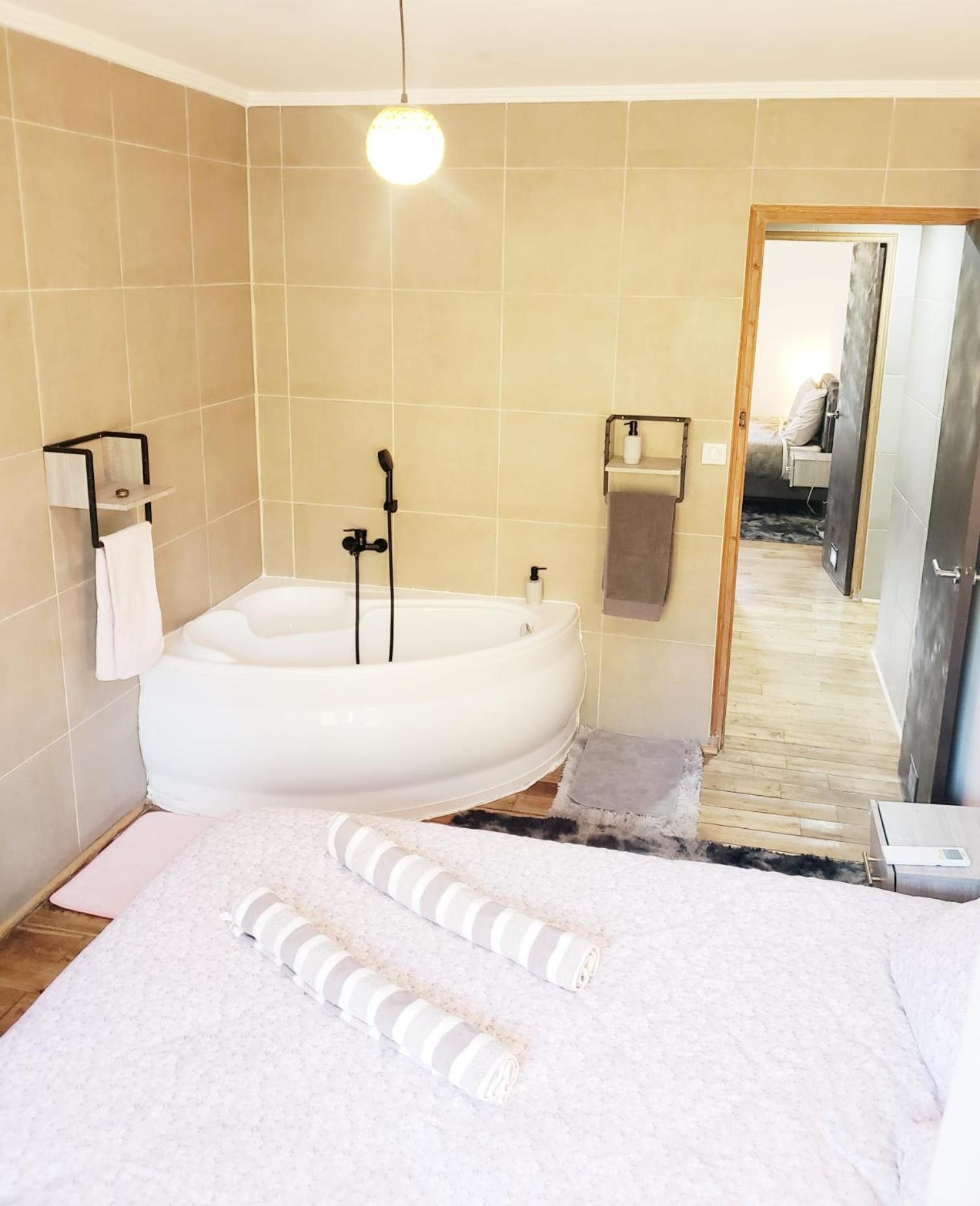 Air-Conditioned Residential Suite From 1 To 6 - Bathtubs In Rooms - Wifi - Kitchen - Laundry - Self-Arrival - Parking Avignon Luaran gambar